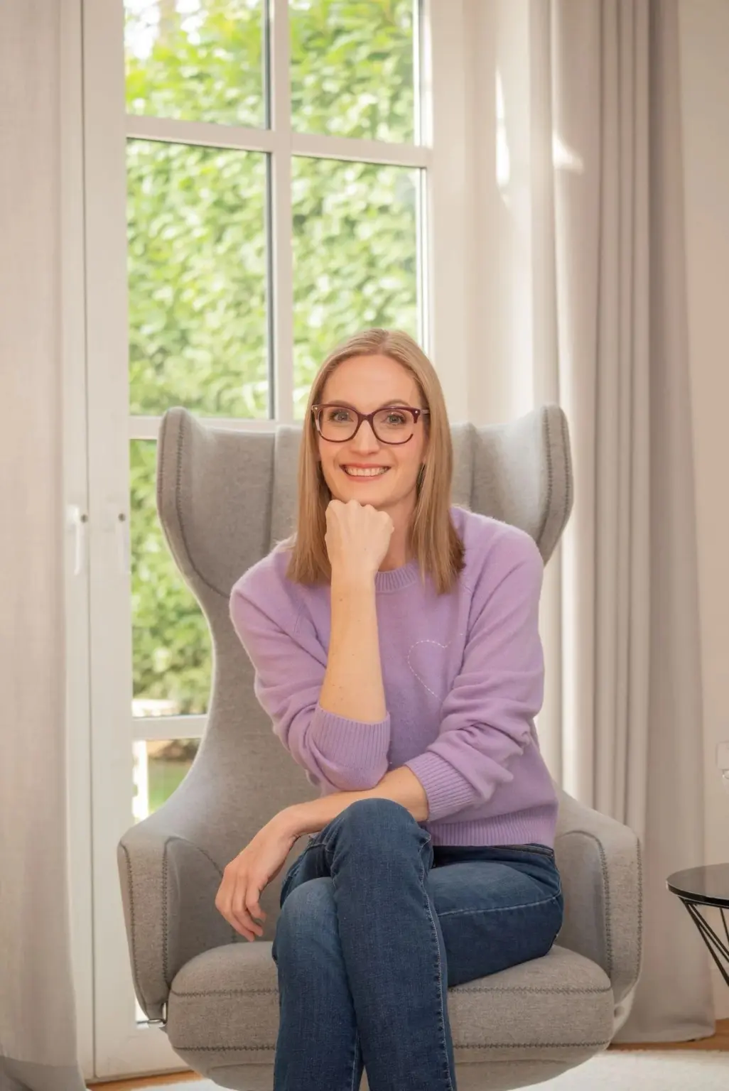 Prof. Dr. med. Anke Lührs in ihrer Praxis
