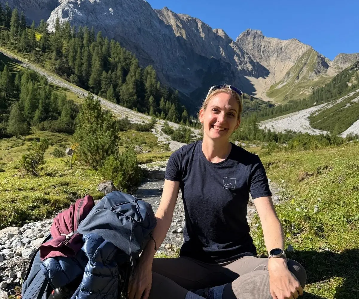 Anke Lührs beim Wandern in den Bergen